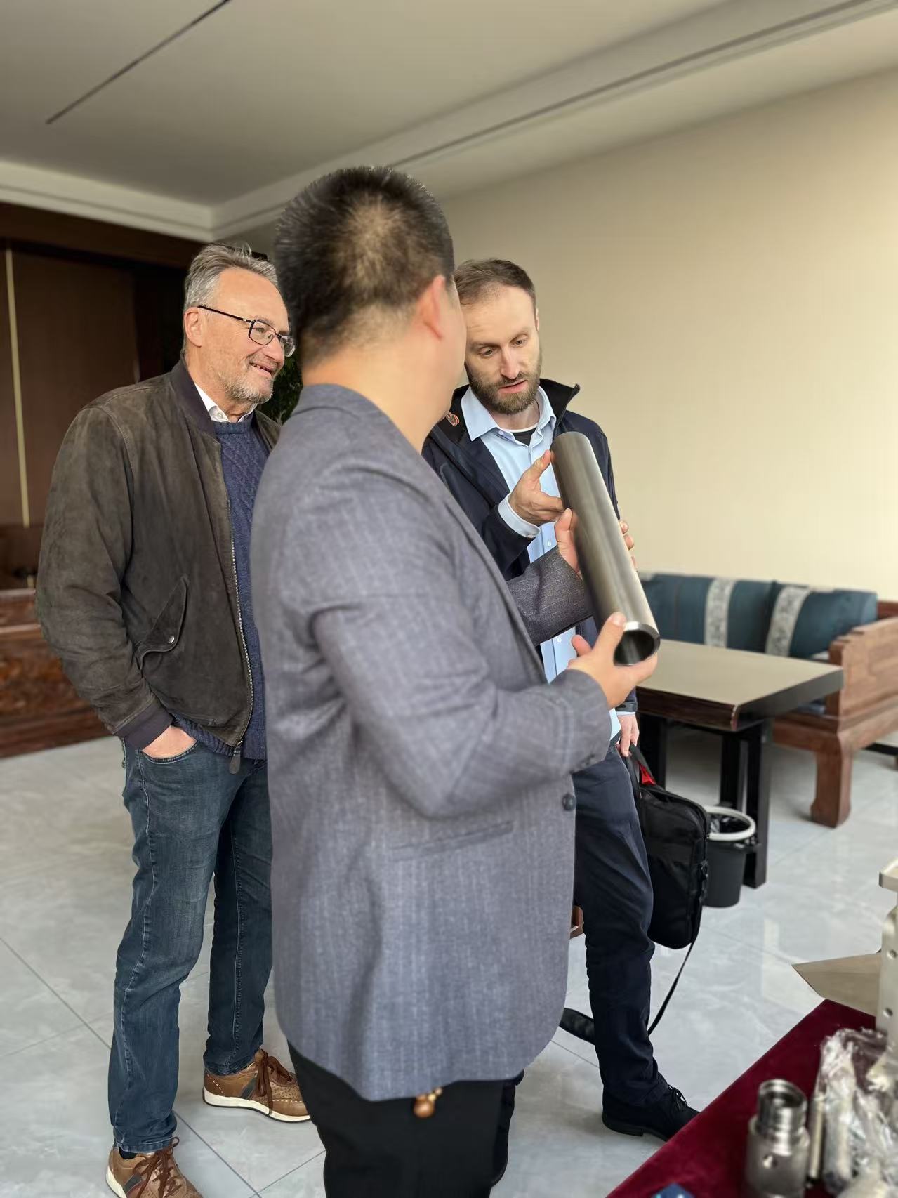 Ух ты! Немецкие клиенты «регистрируются» в нашей компании, продвигая прагматичное сотрудничество вперед.