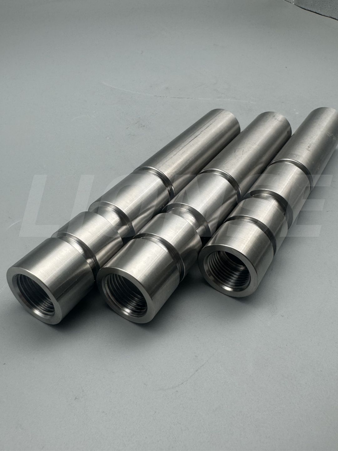 Вал из титана Grade 5 с токарной обработкой с ЧПУ